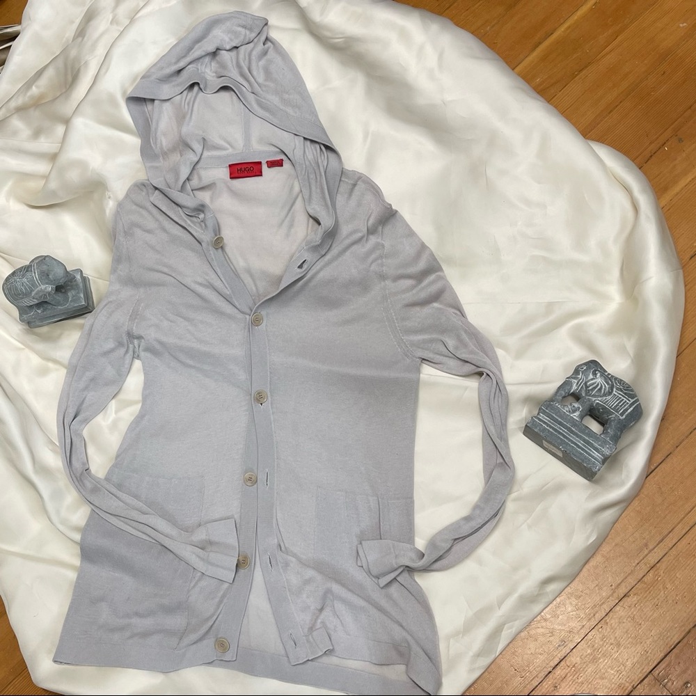 Hugo Boss hoodie. Pretty and lightweight the perfect layer for your outfit.